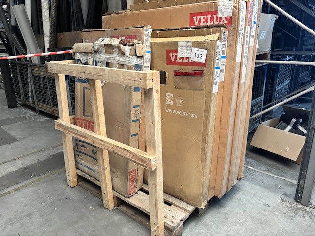 1 pallet divers velux - afbeelding 1 van  5