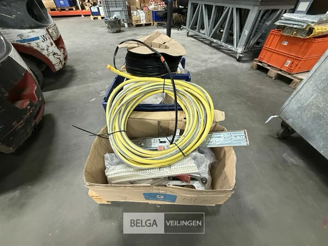 1 pallet divers - afbeelding 1 van  8