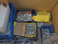 1 pallet diverse schroeven, 2 paletten diverse metalen onderdelen - afbeelding 2 van  13
