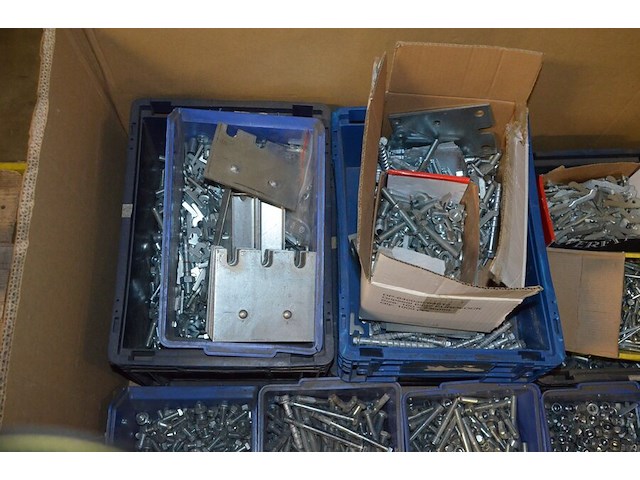 1 pallet diverse schroeven, 2 paletten diverse metalen onderdelen - afbeelding 3 van  13