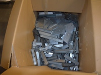 1 pallet diverse schroeven, 2 paletten diverse metalen onderdelen - afbeelding 4 van  13