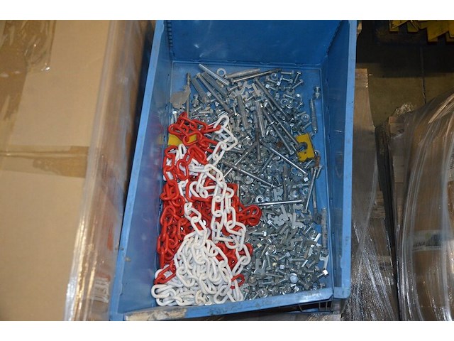1 pallet diverse schroeven, 2 paletten diverse metalen onderdelen - afbeelding 6 van  13