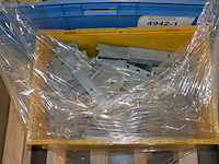 1 pallet diverse schroeven, 2 paletten diverse metalen onderdelen - afbeelding 8 van  13