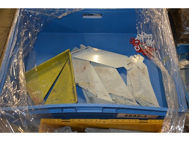 1 pallet diverse schroeven, 2 paletten diverse metalen onderdelen - afbeelding 9 van  13