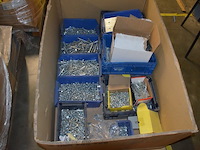 1 pallet diverse schroeven, 2 paletten diverse metalen onderdelen - afbeelding 10 van  13