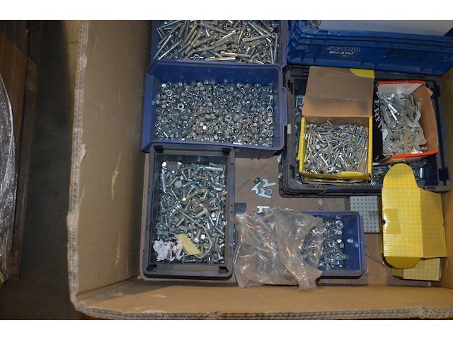 1 pallet diverse schroeven, 2 paletten diverse metalen onderdelen - afbeelding 12 van  13