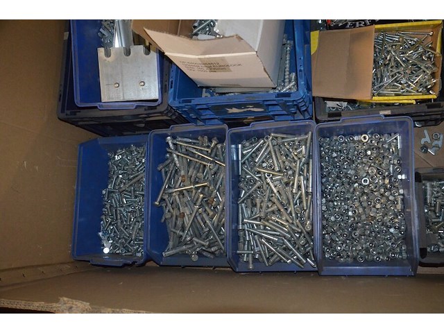 1 pallet diverse schroeven, 2 paletten diverse metalen onderdelen - afbeelding 13 van  13