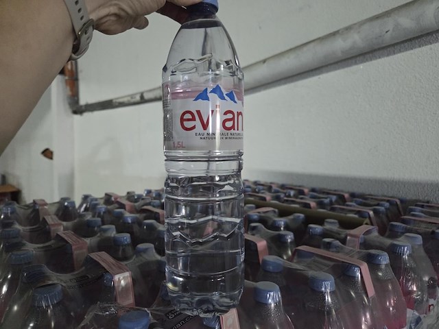 1 pallet evian 1,5l - afbeelding 3 van  5