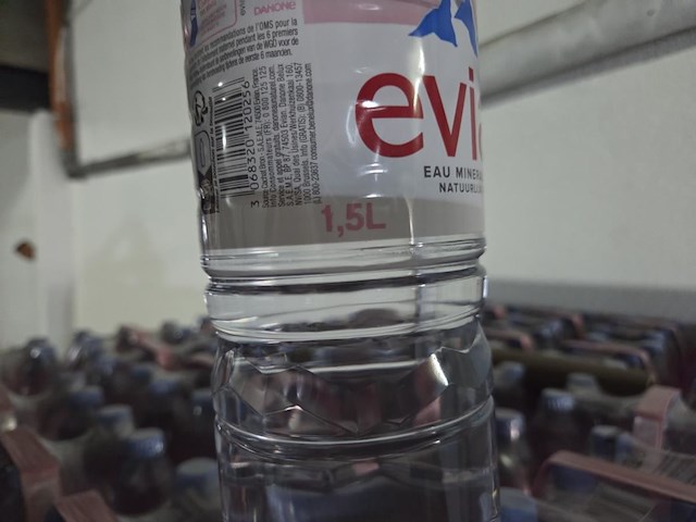 1 pallet evian 1,5l - afbeelding 4 van  5