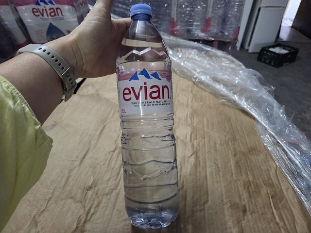 1 pallet evian 1,5l - afbeelding 3 van  5