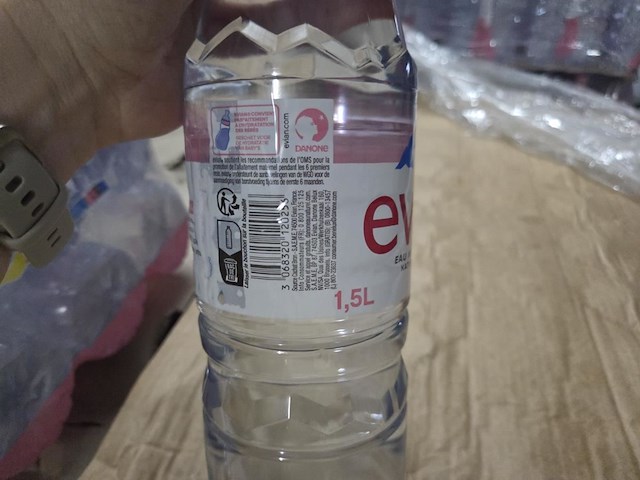 1 pallet evian 1,5l - afbeelding 4 van  5