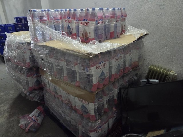 1 pallet evian 1,5l - afbeelding 2 van  5