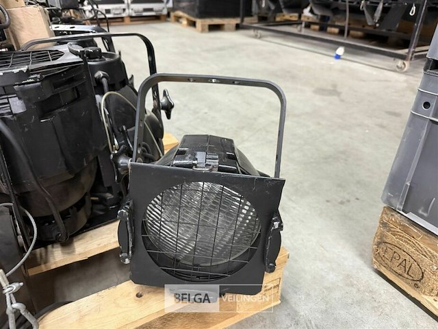 1 pallet fourbaar etc lampen met glas - afbeelding 5 van  7