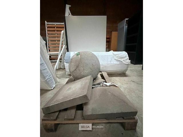 1 pallet met natuursteen - afbeelding 1 van  2