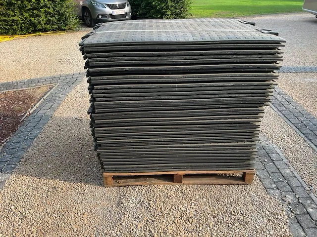 1 pallet rubberen tegels 120x80cm - afbeelding 1 van  4