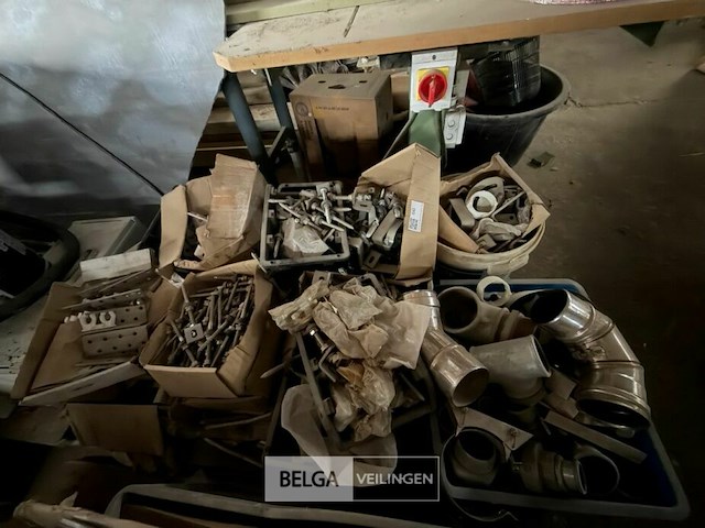 1 pallet sanitair + bevestigingsmateriaal - afbeelding 2 van  4