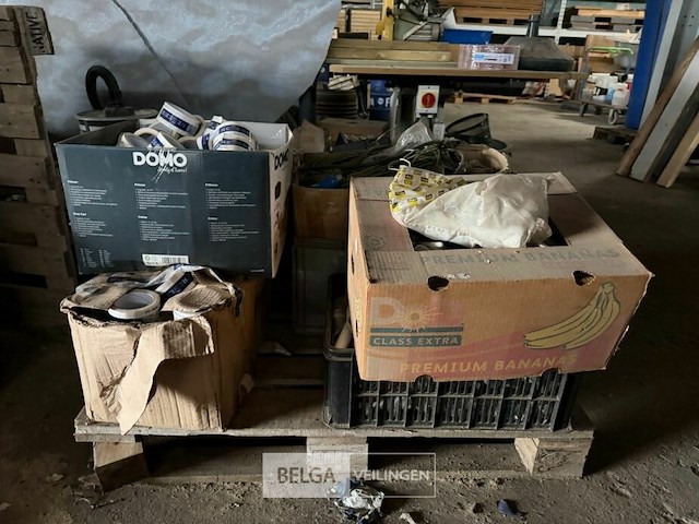 1 pallet sanitair + bevestigingsmateriaal - afbeelding 1 van  6