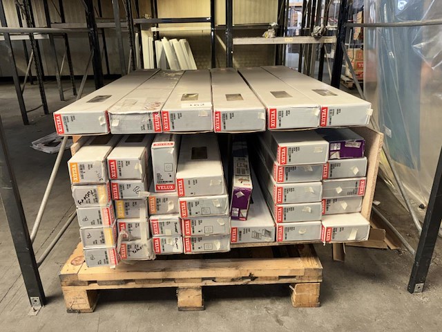 1 pallet velux blinds divers - afbeelding 1 van  3