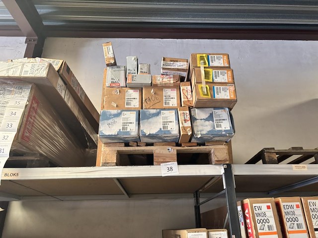 1 pallet velux divers - afbeelding 1 van  5