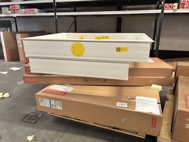 1 pallet velux divers - afbeelding 1 van  5