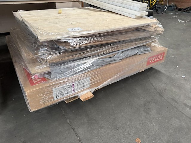 1 pallet velux uk08 - afbeelding 1 van  3