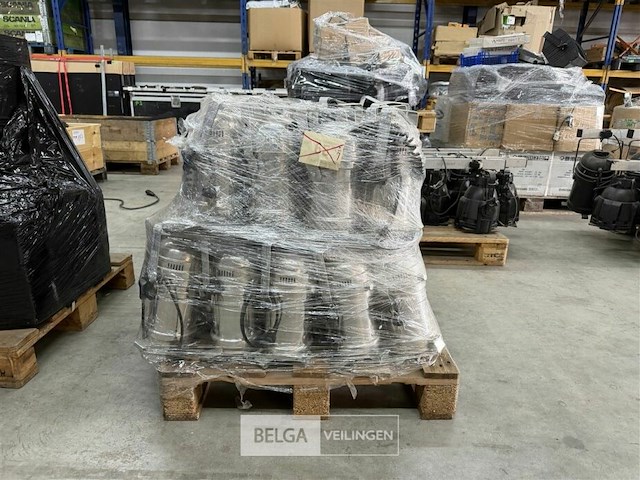 1 pallet zilverkleurige par p46 - e27 fitting spots zonder lampen max 150watt - afbeelding 1 van  5