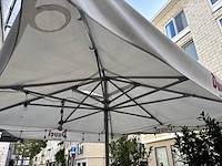 1 parasol getekend duvel - afbeelding 2 van  4