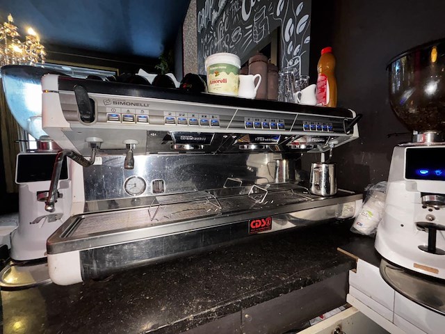 1 professionele koffiezetmachine nuova simonelli appia ii - afbeelding 1 van  3