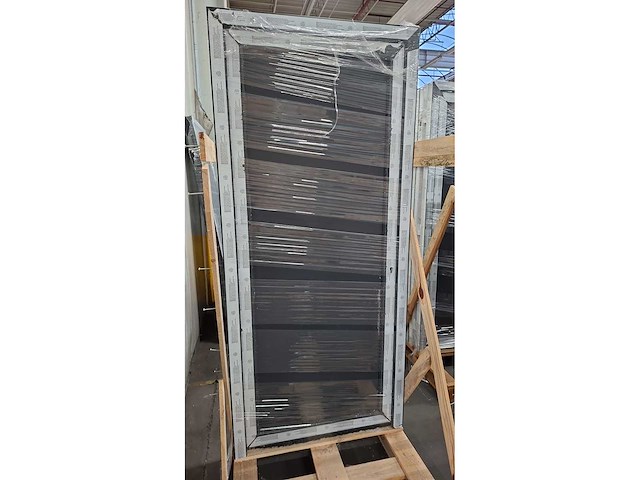 1 pvc buitendeur – wit/antraciet – volledig deurgeheel - afbeelding 1 van  5