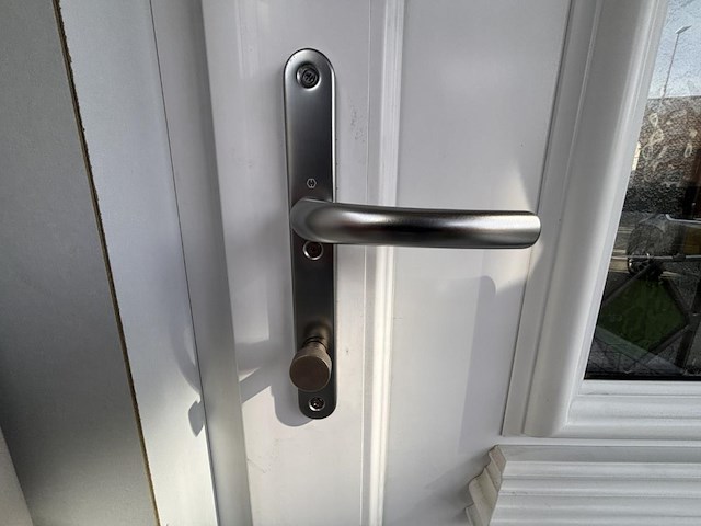 1 pvc voordeur met houtstructuur en glazen paneel frager - afbeelding 7 van  7