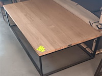 1 rechthoekig salontafel met ijzeren onderstel - afbeelding 1 van  1