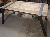 1 rechthoekig tafel met ijzeren poten - afbeelding 1 van  1