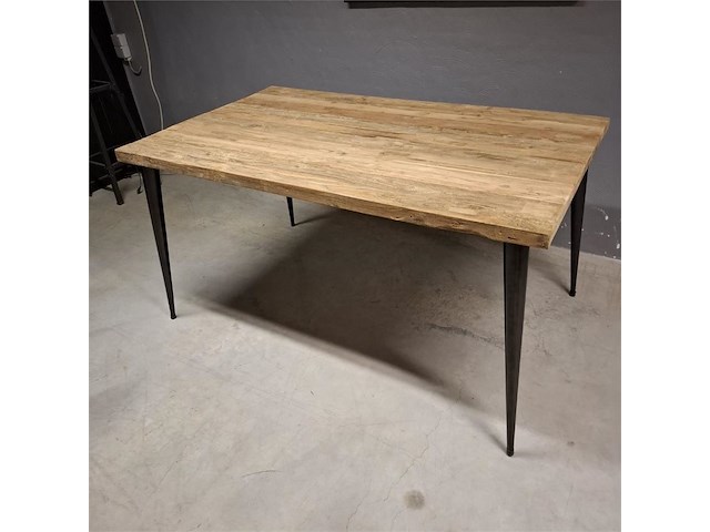 1 rechthoekige eetkamertafel met ijzer conische poten - afbeelding 2 van  2