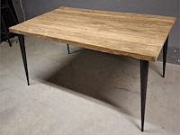 1 rechthoekige eetkamertafel met ijzer conische poten - afbeelding 2 van  2