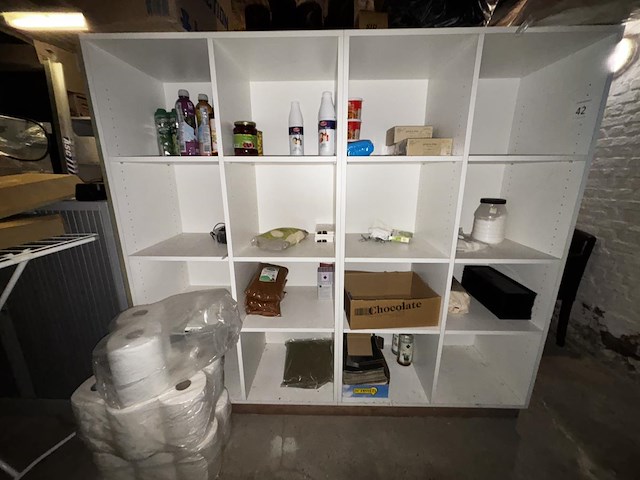 1 restinhoud kelder - afbeelding 1 van  18