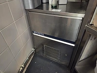1 rvs ijsblokjesmachine kastel