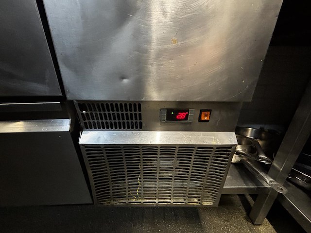 1 rvs koelwerktafel vv 4 lades - afbeelding 2 van  7