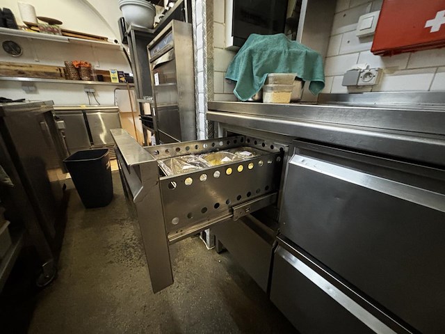 1 rvs koelwerktafel vv 4 lades - afbeelding 3 van  7