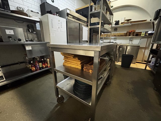 1 rvs verrijdbare werktafel - afbeelding 2 van  3