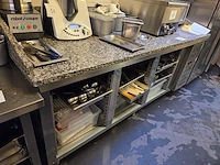 1 rvs werktafel met marmeren blad