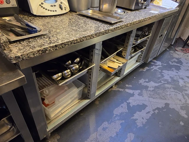 1 rvs werktafel met marmeren blad - afbeelding 3 van  4