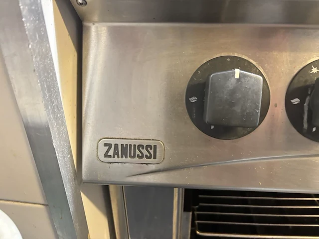 1 rvs zanussi 4-pits gasfornuis - afbeelding 2 van  4