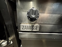 1 rvs zanussi 6-pits gasfornuis met oven - afbeelding 2 van  5