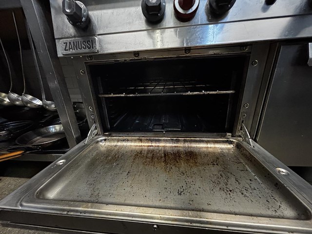 1 rvs zanussi 6-pits gasfornuis met oven - afbeelding 5 van  5