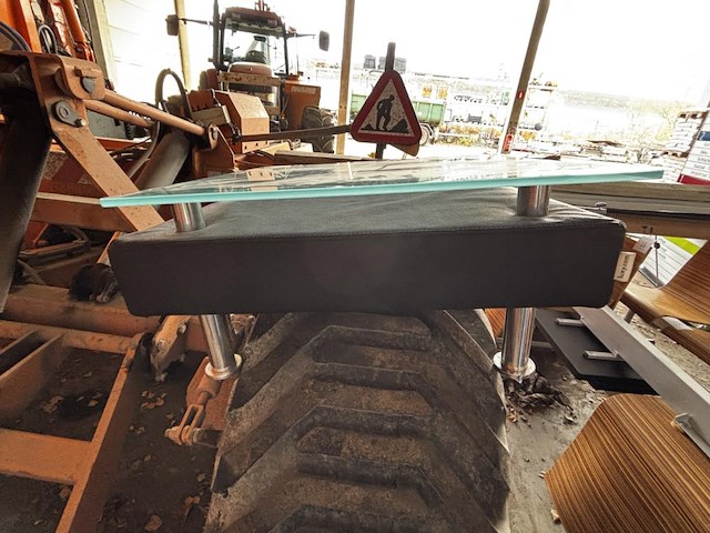 1 salontafeltje met glazen blad luxy.com - afbeelding 4 van  4