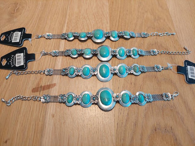 1 set diverse fantasie juwelen - afbeelding 1 van  4