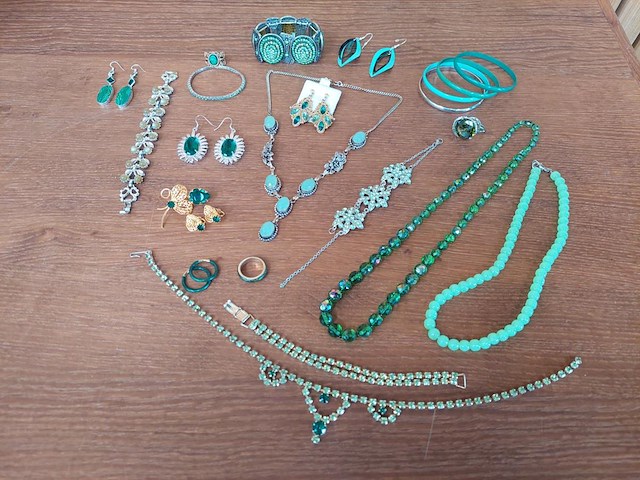 1 set diverse fantasie juwelen - afbeelding 1 van  7