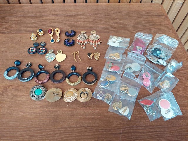1 set diverse fantasie juwelen - afbeelding 1 van  5