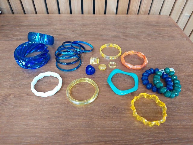 1 set diverse fantasie juwelen - afbeelding 1 van  5