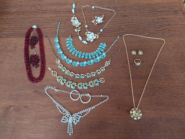 1 set diverse fantasie juwelen - afbeelding 1 van  10
